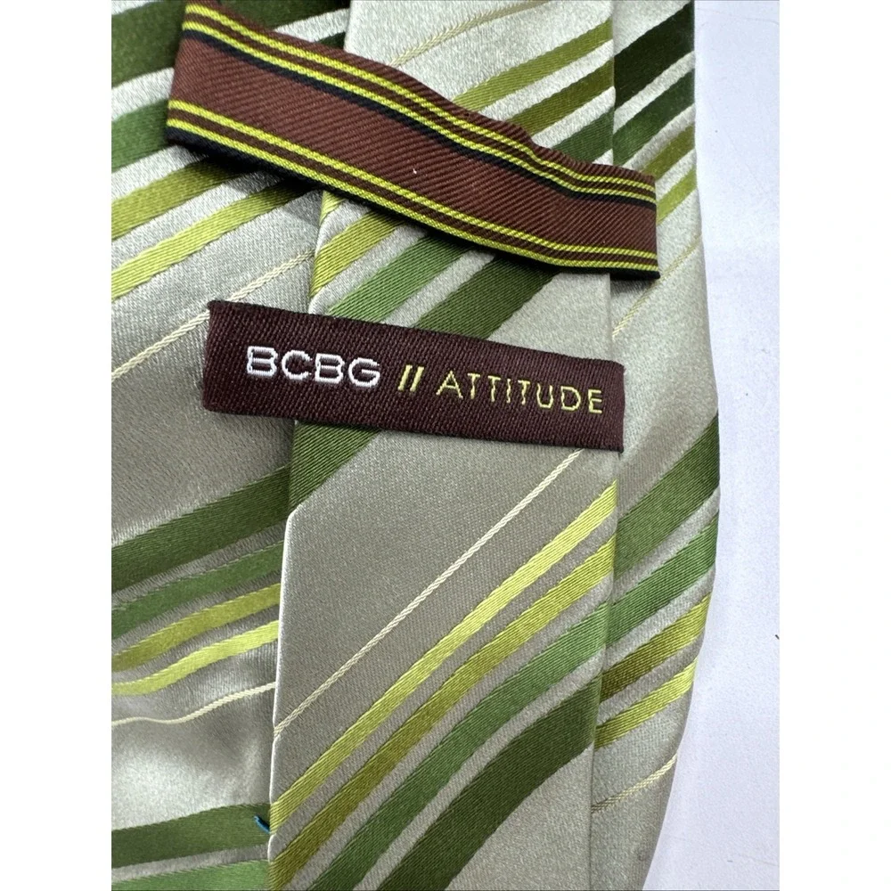 BCBG ATTITUDE Green Striped Neck TIE 100% Silk 59 X 3 1/4